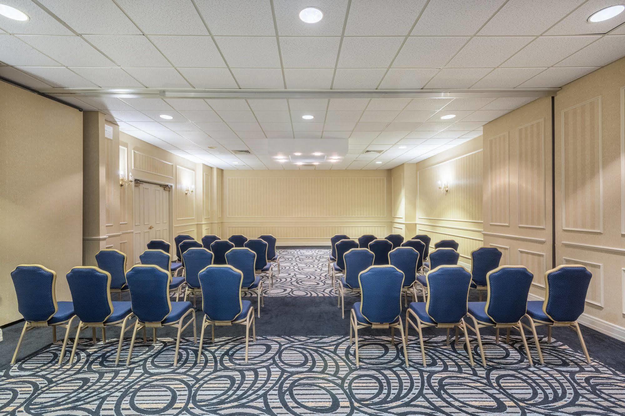 Hotel Wyndham Southbury Exterior foto